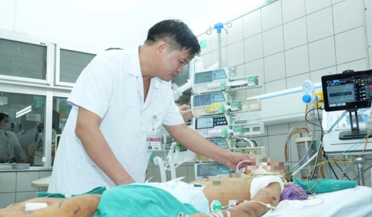 Bệnh viện Bạch Mai hội chẩn với chuyên gia Nhật Bản tìm ra phương pháp điều trị hiệu quả nhất cứu bé gái 11 tuổi vụ sạt lở ở Làng Nủ