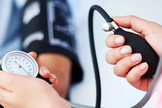 7 thói quen ban đêm tránh làm huyết áp tăng đột biến