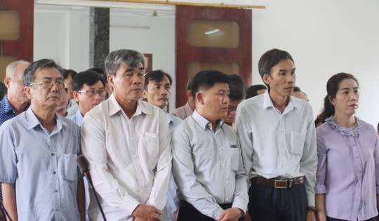 Xét xử 22 cựu cán bộ 'hô biến' đất rừng thành đất ở