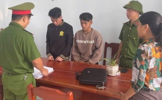 Năm thanh niên hiếp dâm tập thể bạn nhậu rồi tung clip lên mạng