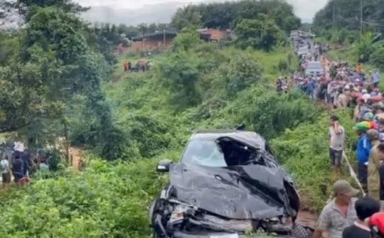 Người đàn ông tử vong cùng ôtô dưới suối