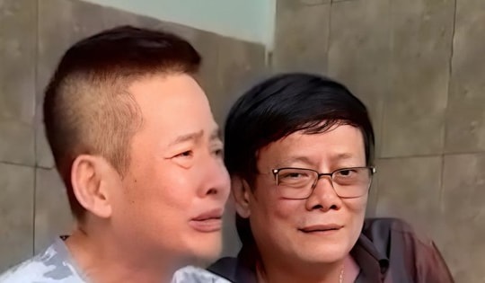 Nghệ sĩ Tấn Beo khóc ở nơi điều trị đột quỵ