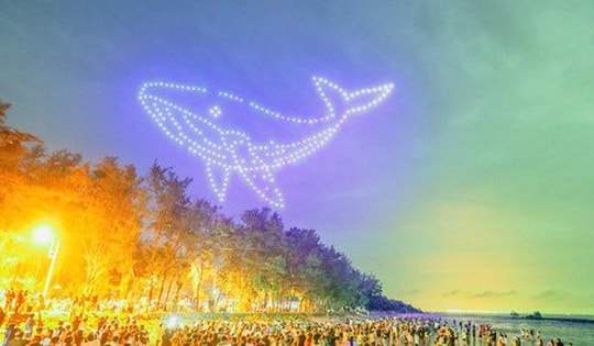 Xếp hình cá Ông bằng 250 máy bay không người lái trên bầu trời Cần Giờ