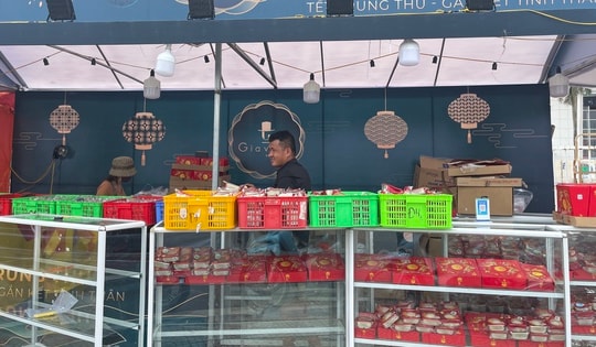 Hậu trung thu, các quầy bánh đồng loạt giảm giá xả hàng