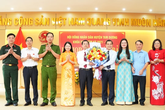 Phó Giám đốc Sở Giáo dục và Đào tạo được bầu giữ chức Chủ tịch huyện