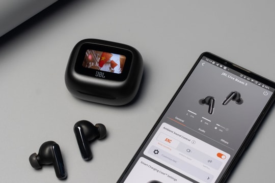 JBL Live Beam3: Phụ kiện chống ồn đa năng của người trẻ