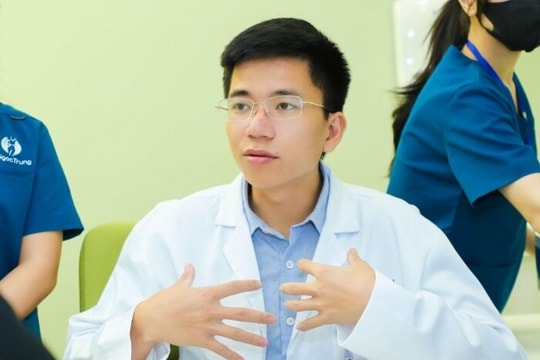 Bác sĩ bán ô tô 3 tỷ đồng lấy tiền ủng hộ người dân vùng lũ