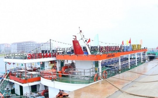 Du thuyền tiền tỷ ở Đà Nẵng đi 'núp' bão số 4