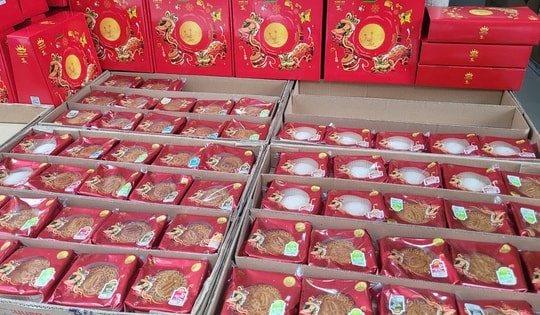 Bánh Trung thu bất ngờ giảm giá đột ngột, vẫn ế hàng