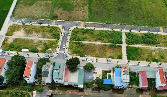 Cần tính phương án 'gắn tên' sổ đỏ để hạn chế bỏ cọc đấu giá đất