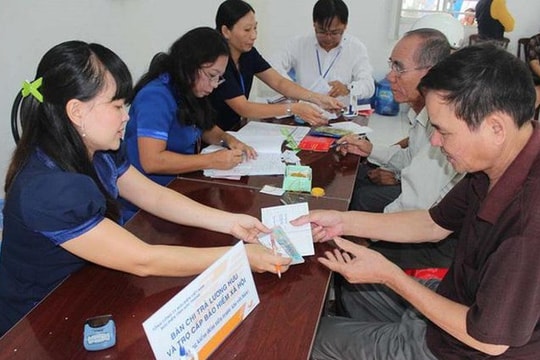 Được nghỉ hưu trước tuổi nếu thời gian đóng BHXH đủ 20 năm