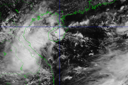 Bão số 4 suy yếu thành áp thấp nhiệt đới, nhưng mưa vẫn rất lớn ở một số tỉnh miền Trung