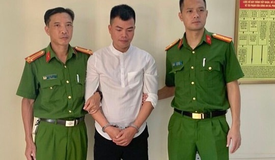 Bắt đối tượng có lệnh truy nã dưới vỏ bọc hướng dẫn viên du lịch