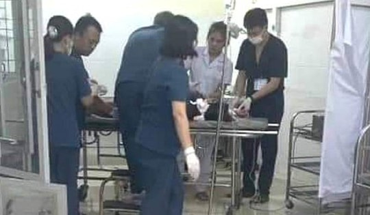 Hé lộ nguyên nhân chồng sát hại vợ rồi uống thuốc diệt cỏ tự tử