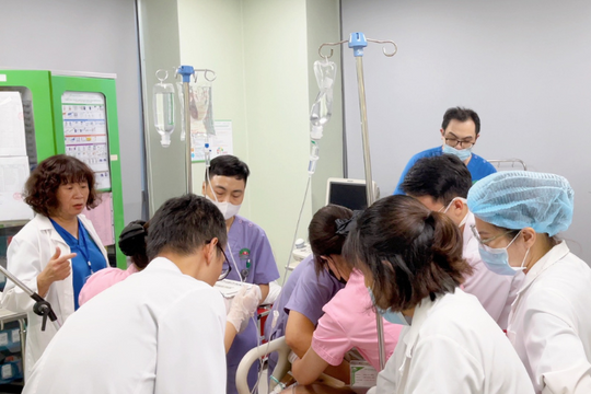 Cứu sống bệnh nhân bị đâm thấu bụng, đứt bó mạch thần kinh cánh tay