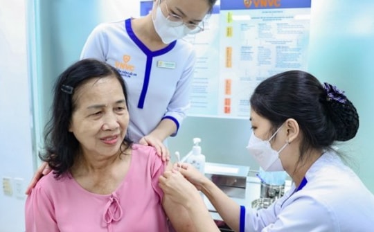 VNVC tiêm đầu tiên vắc xin sốt xuất huyết cho người dân Việt Nam