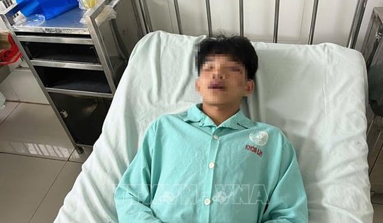 Bình Phước: Làm rõ vụ một học sinh bị đánh hội đồng trước cổng trường