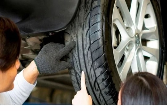 Lốp ô tô hay bị thủng có nên thay mới?