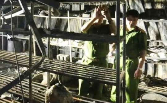 Cháy chùa Vạn Phật ở Gia Lai: Người dân khóc, lo lắng về tro cốt của người thân