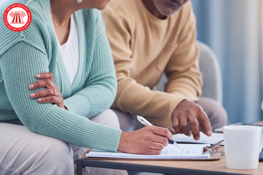 Người lao động nghỉ hưu sớm hơn độ tuổi nghỉ hưu thì có bị trừ tiền lương hưu hay không?