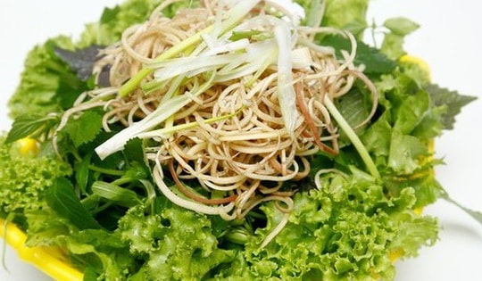 Những loại rau củ hay ăn nhưng dễ nhiễm ký sinh trùng, cần chế biến thật kỹ trước khi ăn