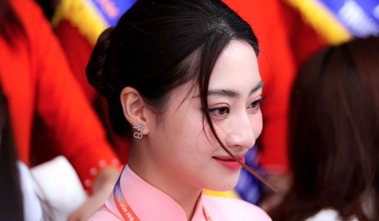 Sau Hòa Minzy, một hoa hậu trẻ nhận bảo trợ hai em bé mất cha lẫn mẹ do lũ lụt, cô hiện sống thế nào?