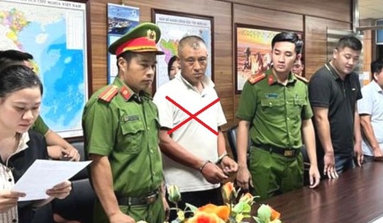 Đổ hơn 200 tấn chất thải ra môi trường, nhân viên công ty bị khởi tố, bắt giam