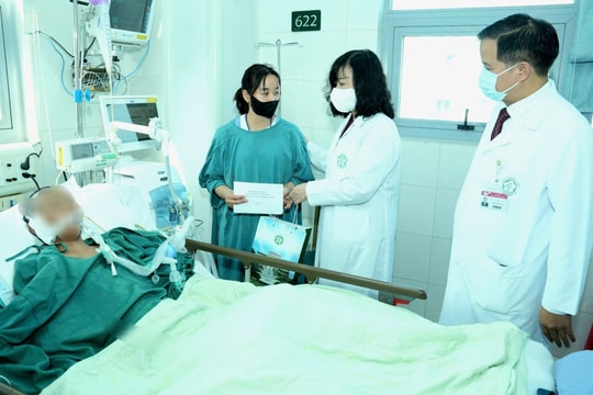 Sức khỏe bé gái sống sót trong trận lũ quét Làng Nủ hiện ra sao?