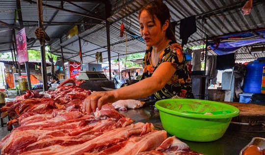 Giá thịt lợn lập đỉnh cao mới, chen chân mua thịt trâu chọi Đồ Sơn