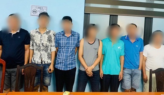 Khởi tố 7 lái xe đánh bạc tại bãi trông giữ ô tô