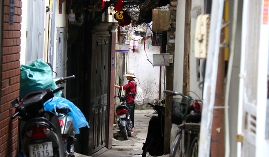 Sống hàng chục năm trong những căn nhà xập xệ, cũ nát vì dự án 'treo'