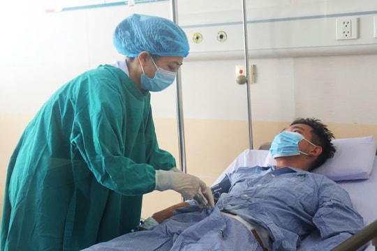 Mẹ hiến thận cứu con