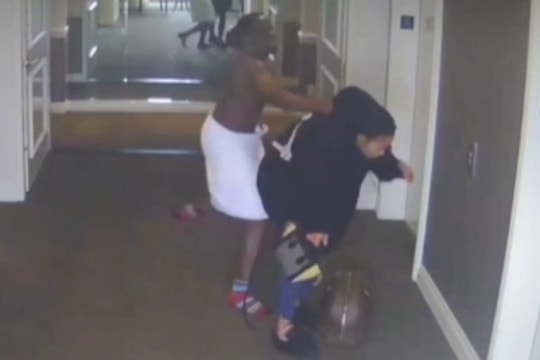 Luật sư nói gì về 1.000 chai dầu trẻ em trong nhà Diddy