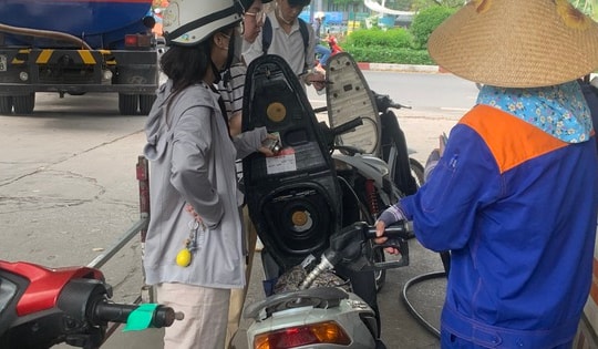 Giá xăng dầu tăng mạnh, RON 95 vượt mốc 20.000đ/lít