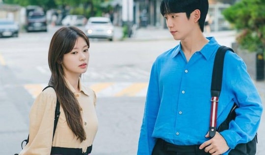 Đã tìm ra outfit xấu nhất phim Hàn hiện nay