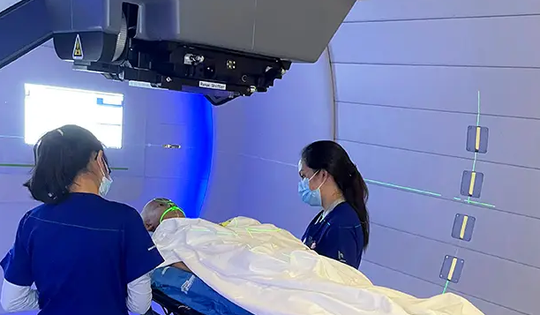 Liệu pháp nhắm trúng đích trong điều trị ung thư sử dụng độ chính xác của chùm tia proton