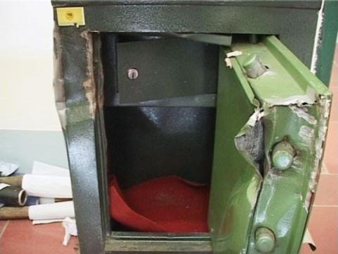 Phá két sắt để trộm tài sản: Có thể bị xử lý 2 tội