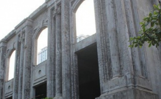 Khách sạn trăm tỷ trên 'đất vàng' bị bỏ hoang hơn thập kỷ