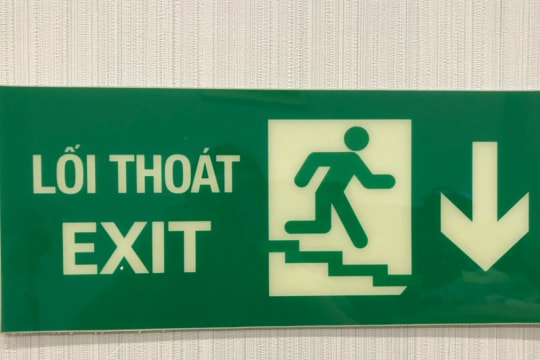 Chiều cao lắp đặt biển báo an toàn được quy định thế nào? 2024