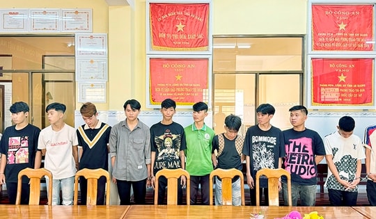 Bắt 12 thanh thiếu niên đeo khẩu trang, đem theo dạo tự chế về tội giết người