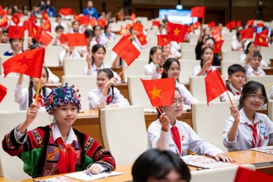 306 đại biểu 'Quốc hội trẻ em' đồng ý cấm thuốc lá điện tử