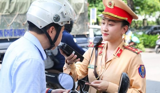 Người dân quay phim, chụp ảnh CSGT như thế nào để không bị xử lý theo quy định?