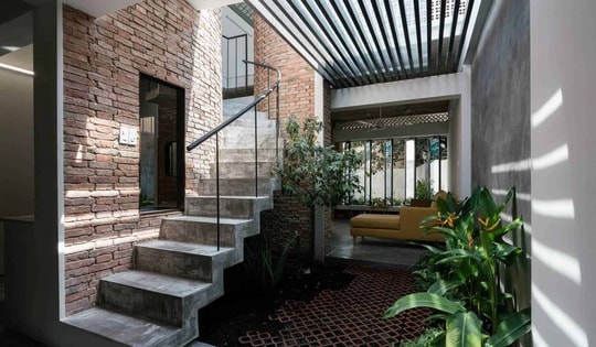 Những sai lầm khi thiết kế giếng trời, các gia đình Việt nên tránh để khỏi 'tiền mất tật mang'