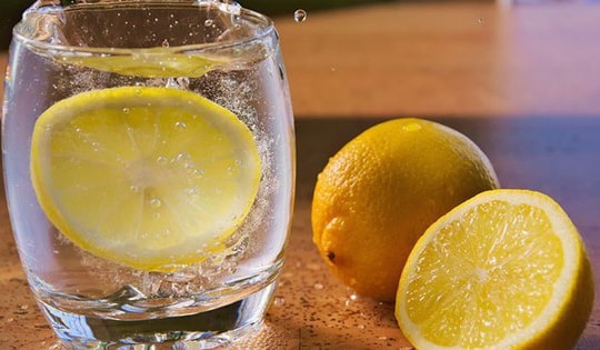 Dùng các nguyên liệu nhà nào cũng cơ này làm sạch vết ố vàng trên ly thủy tinh, ly, cốc trắng sáng như mới