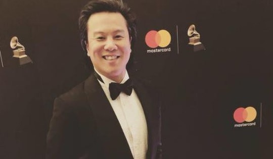 Nam ca sĩ Việt ngồi dự Grammy nhưng từ bỏ việc ở lại Mỹ để về nuôi con là ai?