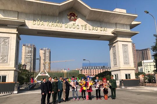 Bổ sung cửa khẩu áp dụng tờ khai hải quan dùng cho người xuất cảnh, nhập cảnh