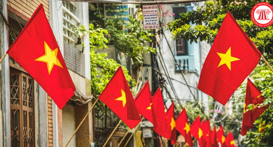 Hướng dẫn treo cờ Tổ quốc nhân dịp kỷ niệm 70 năm Ngày Giải phóng Thủ đô tại Hà Nội