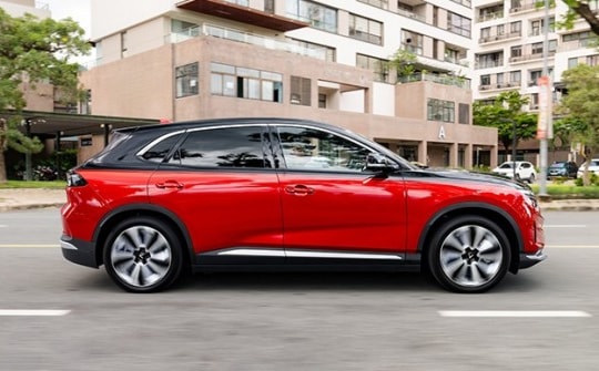 Cộng đồng sành công nghệ dậy sóng khi VinFast VF 8 tung giá ưu đãi “hời” chưa từng có