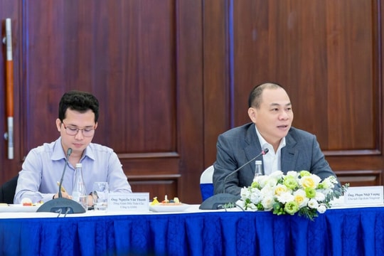 Ông Phạm Nhật Vượng muốn hợp tác với 50 hãng taxi chuyển đổi xe điện
