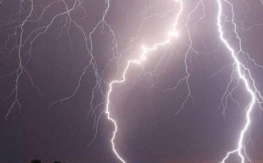 Cô gái bị sét đánh tử vong trong cơn mưa lớn ở Yên Bái